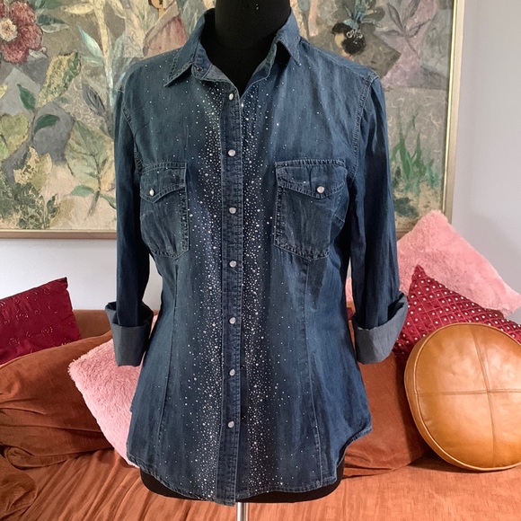 this & that Tops Super Cute Chambray Snap Button Top Poshmark